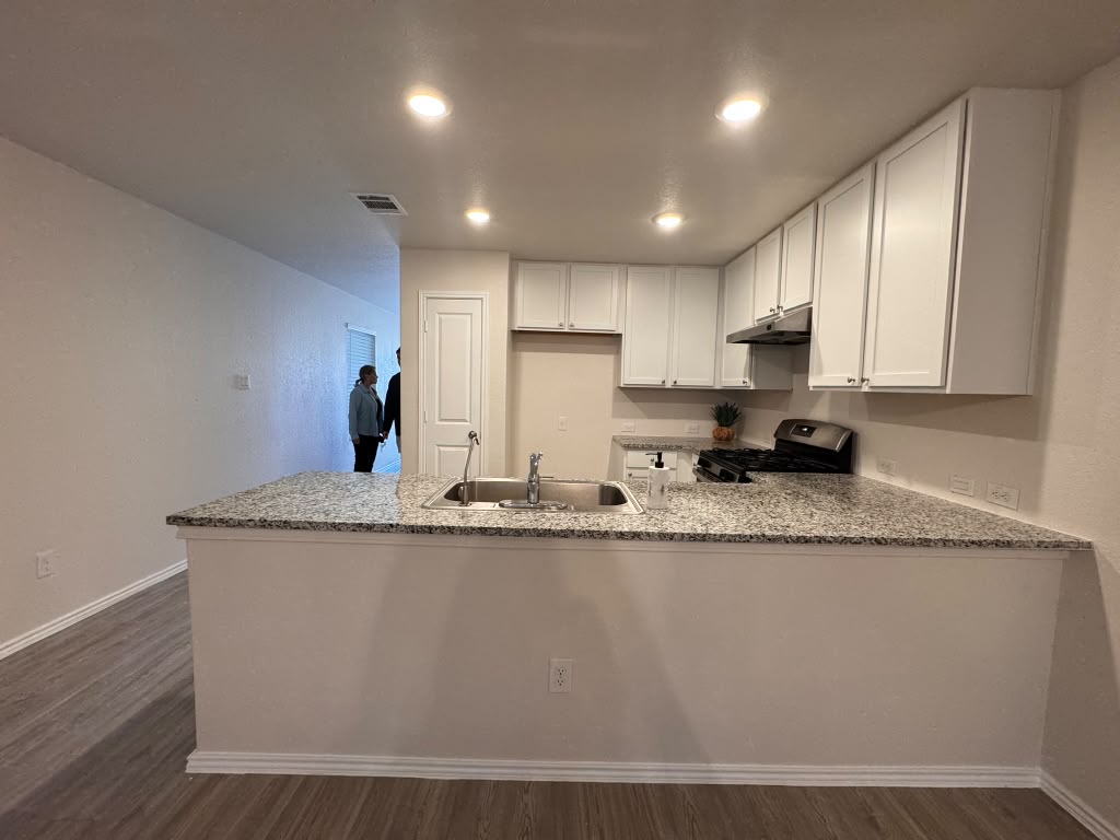 Kitchen breakfast bar